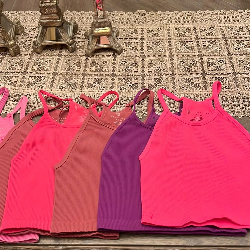 COPY - 🌺Free people happiness run crop top - Picture 7 of 17